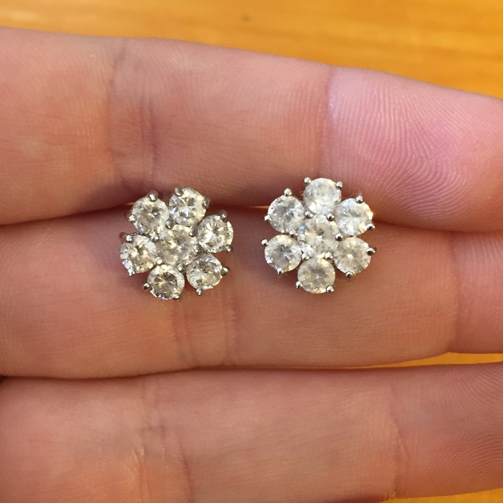 Rhinestone flower stud earrings